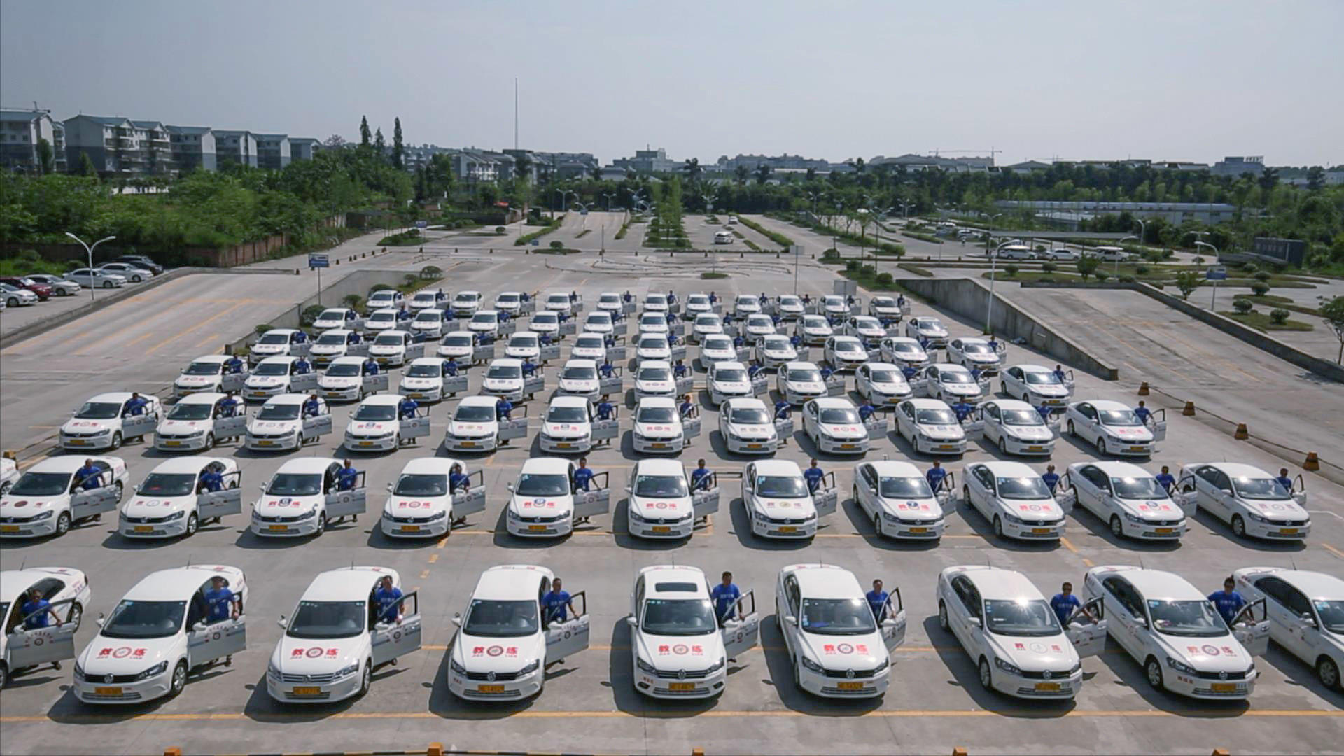 新手上路日常開車技巧!駕校里學不到的知識