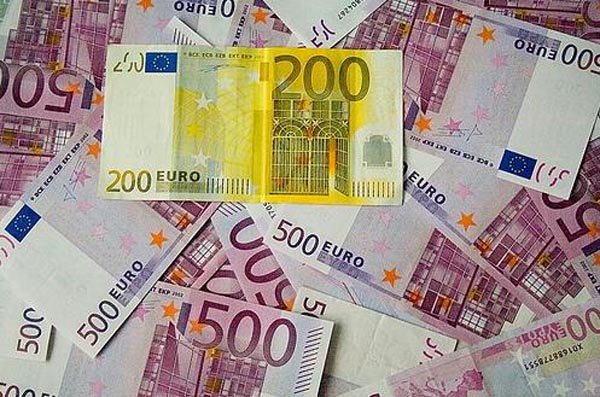 歐系貨幣沖高回落 加元飆漲百余點