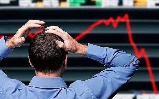 <b>后龍推前龍 前龍躺在綠盤上！</b>