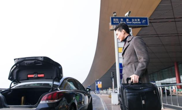 凈利暴跌69%,奔馳股價(jià)跳水