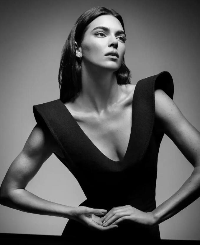 卡戴珊一家:內衣、化妝品和烈酒