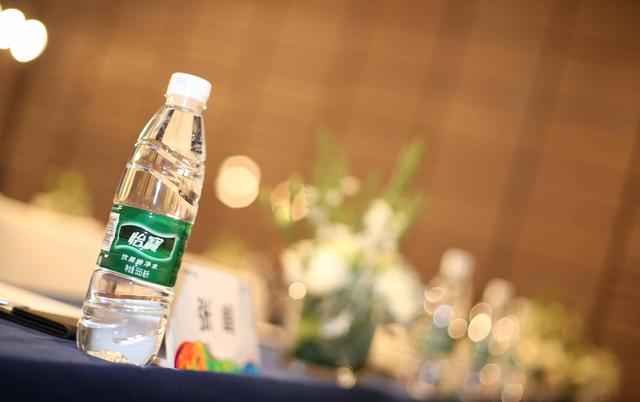 <b>農夫山泉、怡寶、百歲山,瓶裝水“三國時代”來臨!</b>