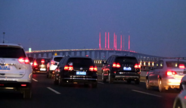 今日話(huà)題：滴滴失其鹿 天下共逐之