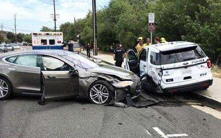特斯拉又遇車禍原因 “無人時代”