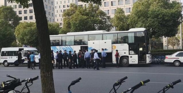 51信用卡遭大規(guī)模突擊清查 行業(yè)最嚴整頓期來了？