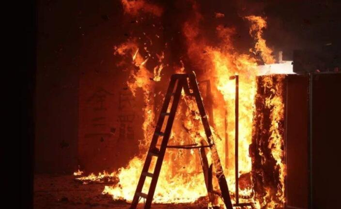 香港告急：被煽動(dòng)的年輕人毀掉了什么？