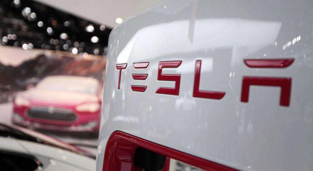 特斯拉股價暴跌21% 