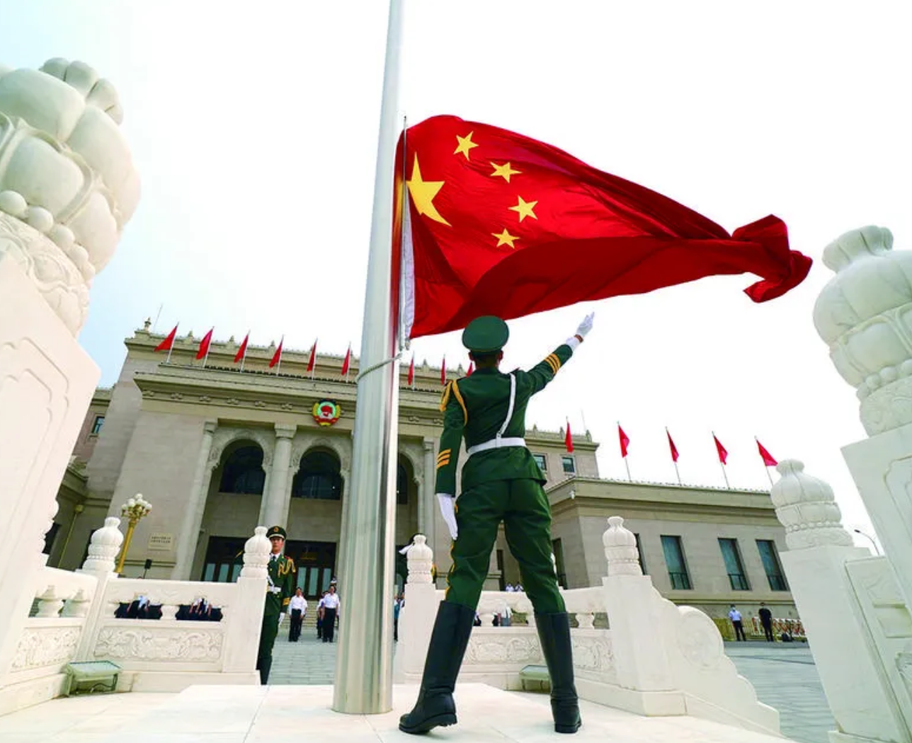 人民銀行、外匯局：將企業和金融機構的跨境融資宏觀審慎調節參數從1上調至