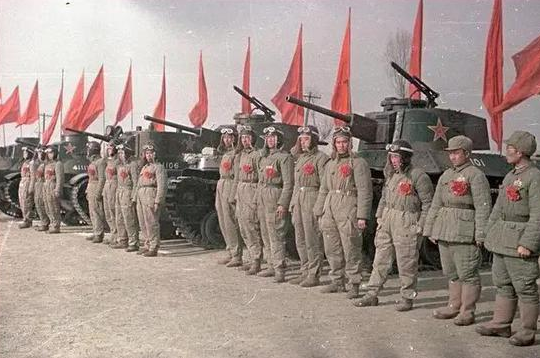 <b>兩會透露投資機會，年度主線呼之欲出</b>