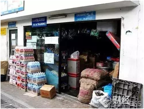 雜貨界的宜家!刮風(fēng)下雨,都抵擋不了人們排隊(duì)的熱情! 雜貨界的宜家!刮風(fēng)下雨,都抵擋不了人們排隊(duì)的熱情!